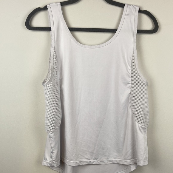 Women’s workout tank with mesh sides - Picture 2 of 3